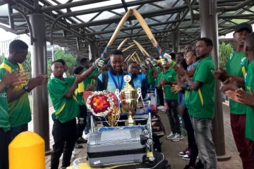 Abakobwa b’u Rwanda muri Cricket batarengeje imyaka 19 berekanye igikombe cya Afurika batwaye kikabahesha itike y’igikombe cy’Isi