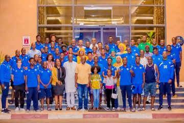 Amafoto- Bayobowe n’umujyanama wa mbere muri Ambasade y’u Rwanda muri Senegal, Guillaume Serge Nzabonimana, Abanyarwanda baba muri Mali basuye Amavubi U23 Amafoto- Bayobowe n’umujyanama wa mbere muri Ambasade y’u Rwanda muri Senegal, Guillaume Serge Nzabonimana, Abanyarwanda baba muri Mali basuye Amavubi U23