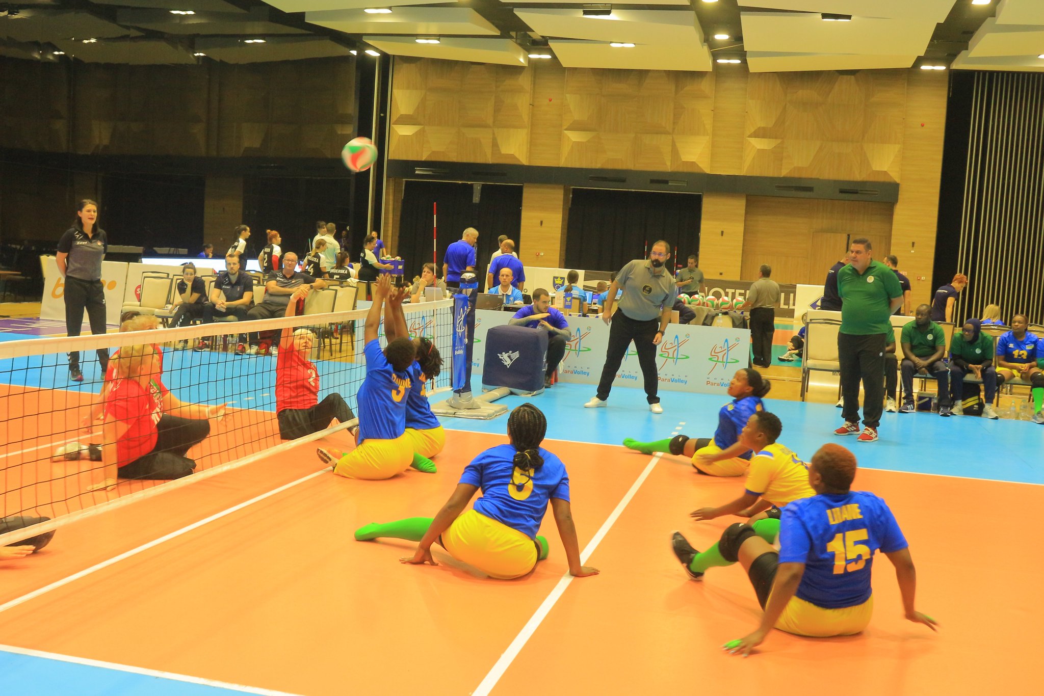 U Rwanda rwanditse amateka yo gusoza itsinda badatsinzwe muri shampiyona y’isi ya Sitting Volleyball mu bagore , baba aba mbere babikoze muri Afurika