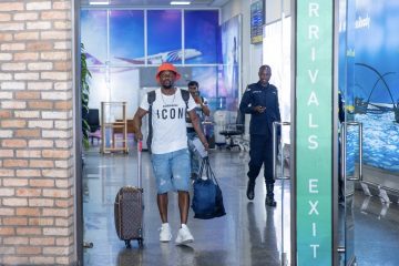 Amafoto- Héritier Luvumbu wakiniye ikipe ya Rayon Sports yageze i Kigali aho aje gukinira iyi kipe ku nshuro ye ya Kabiri