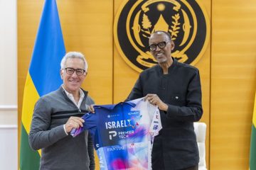 Perezida Paul Kagame yakiriye Sylvan Adams washinze Israel Premier Tech, ikipe yitabiye Tour du Rwanda 2023