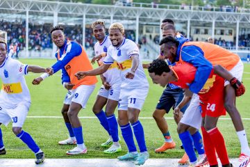 Amafoto – Mu mukino utarakiniwe igihe, Rayon Sports yatsinze Police FC 2-1 mu mukino wahagaze iminota 48