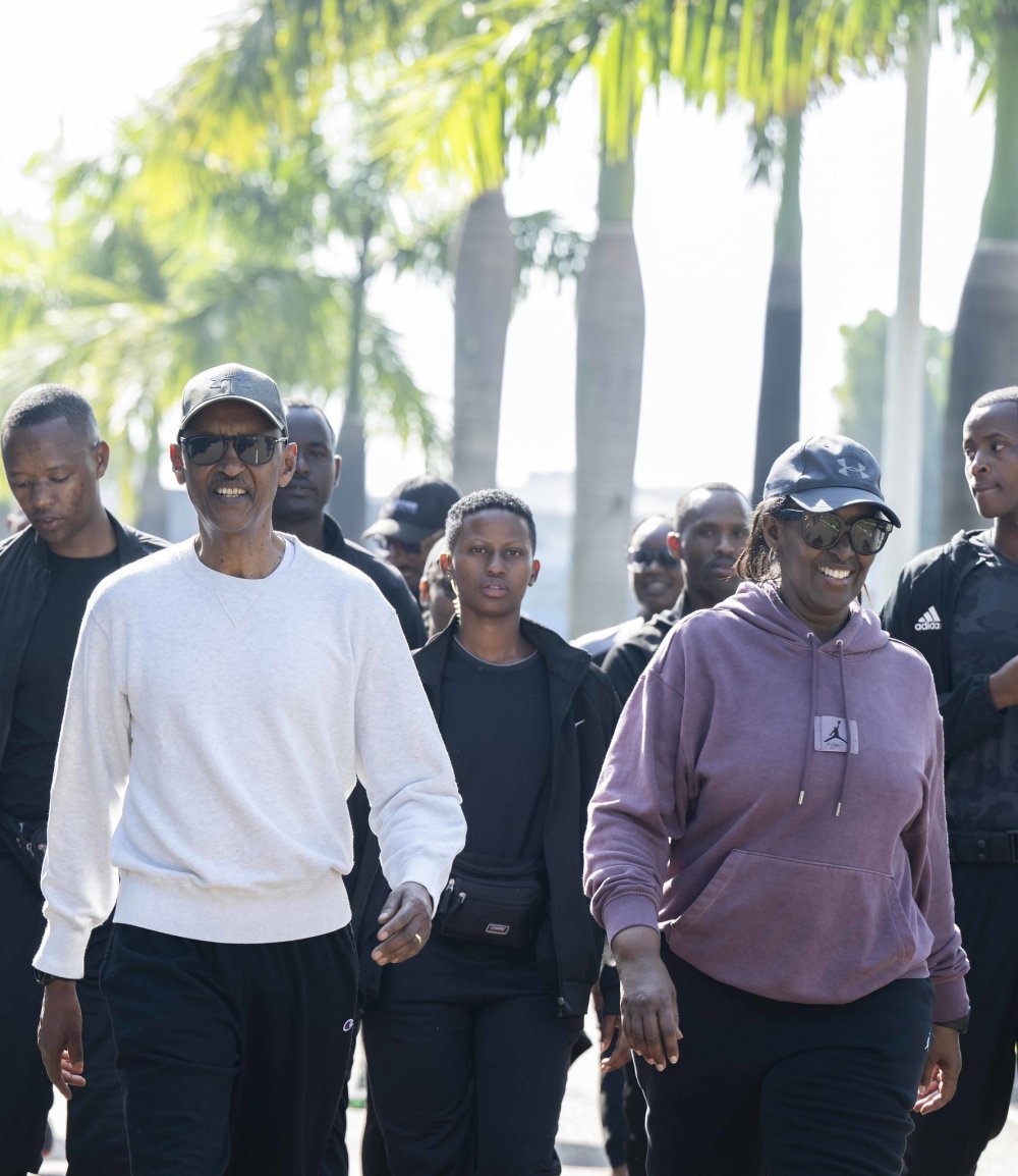 Amafoto – Perezida Paul Kagame na Madamu Jeannette Kagame bifatanyije n’abatuye Umujyi wa Kigali gukora Siporo rusange izwi nka “Car Free Day”