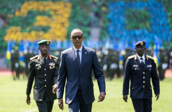 “Muri kamere yacu ntawe dushotora, turwana intambara zo gukumira ibibazo dukururwaho n’abandi” – Perezida Kagame