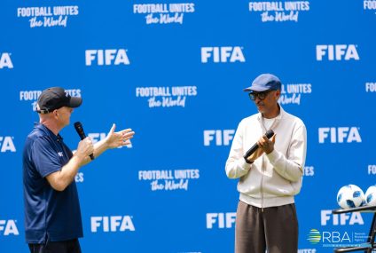 Perezida Kagame yashimye Perezida wa FIFA, Gianni Infantino, wahisemo kwizihiriza Noheli mu Rwanda, mu buryo budasanzwe