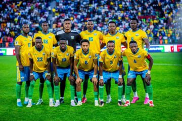 Stephen Constantine yatangaje urutonde rw’abakinnyi 24 bazifashishwa mu mikino ibiri ya gicuti mpuzamahanga izahuza u Rwanda na Comoros ndetse na Tanzania Stephen Constantine yatangaje urutonde rw’abakinnyi 24 bazifashishwa mu mikino ibiri ya gicuti mpuzamahanga izahuza u Rwanda na Comoros ndetse na Tanzania
