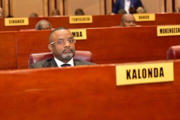 Salomon Kalonda yatangaje ko Tshisekedi ashaka kugundira ubutegetsi, yifashishije kamarampaka Salomon Kalonda yatangaje ko Tshisekedi ashaka kugundira ubutegetsi, yifashishije kamarampaka