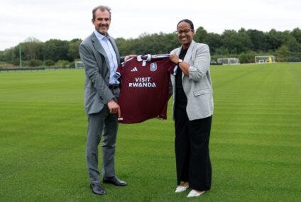 Visit Rwanda n’ikipe ya Aston Villa yo mu gihugu cy’u Bwongereza basinyanye amasezerano y’ubufatanye