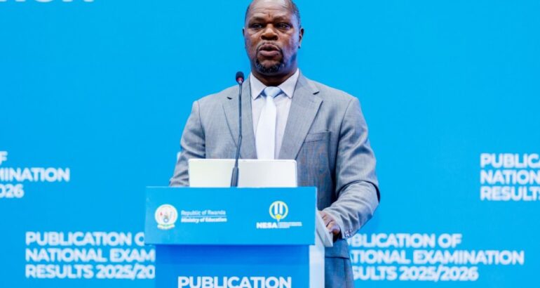 Dr. Bahati Bernard yavuze ko mu mwaka w’amashuri wa 2025/26 abanyeshuri bakoze ikizamini cya Leta gisoza amashuri abanza batsinze ku rugero rwa 88,21%