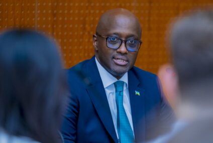 Ingoma Ibihumbi u Rwanda ruticaranye ku meza n’abaruhekuye bashaka kwambara Uruhu rwera kandi ari ibirura