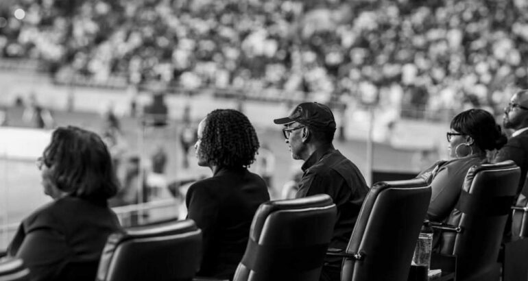 AMAFOTO : Perezida Paul Kagame yakurikiye umukino Amavubi yatsindiyemo Liberia 3-1