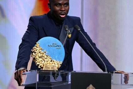 Inkuru ya Byiringiro wo mu Rwanda yakoze ku mitima ya benshi ubwo Bukayo Saka yasomaga ubutumwa yohererejwe