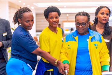 AMAFOTO : She-Amavubi yageze muri Ethiopia, yatangiye kwitegura umukino wo kwishyura na Ethiopia mu gushaka itike y’imikino Olempiki 2028