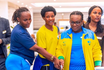AMAFOTO : She-Amavubi yageze muri Ethiopia, yatangiye kwitegura umukino wo kwishyura na Ethiopia mu gushaka itike y’imikino Olempiki 2028